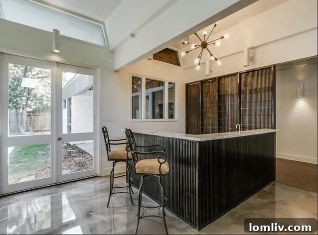 Retro Glamour Bar with Ebony Rattan and Natural Stone