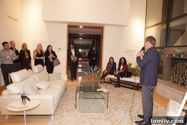 Mike-Sadler-speaking-to-the-guests