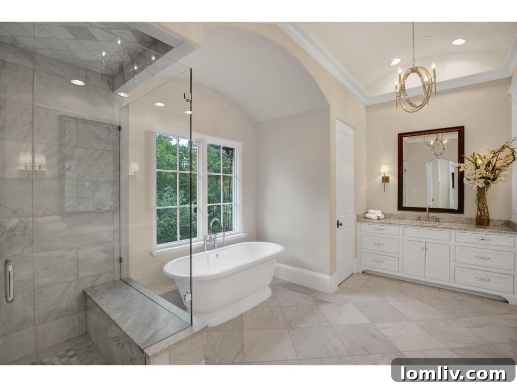 Luxurious Master Bathroom Bathtub