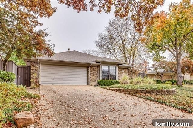 Spacious Sunroom with Hot Tub