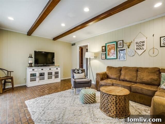 Versatile Room Ideal for Home Office or Guest Bedroom