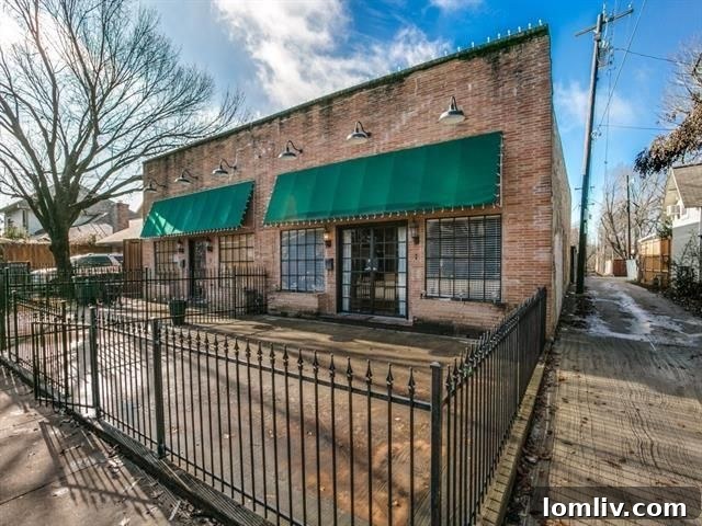 315 N Collett Avenue - A Historic Dallas Townhome