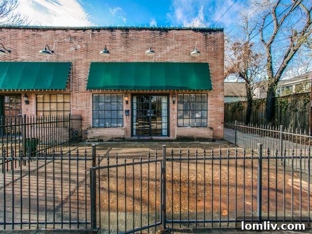 Exterior view of 315 N Collett Ave, a historic Dallas townhome