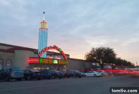Growth in Casa Linda: Neighbors and Edens Find Common Ground