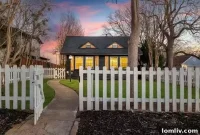 High-Contrast Cottage Adds Funk to Little Forest Hills