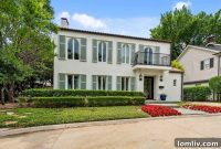 The River Crest Classic Why This Stunning Home Hasnt Been Snapped Up Yet Is A Mystery