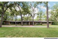 Dilbeck’s Midcentury Vision Fieldstone Embraces Glass and Grandeur