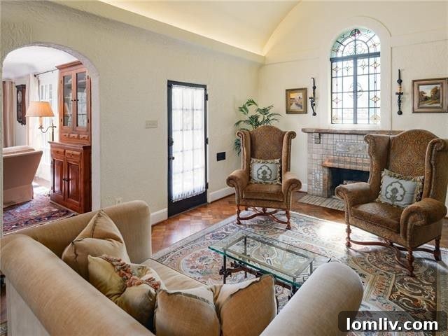 Detailed architectural archway in 7203 Lakewood Blvd., a classic Hutsell touch.