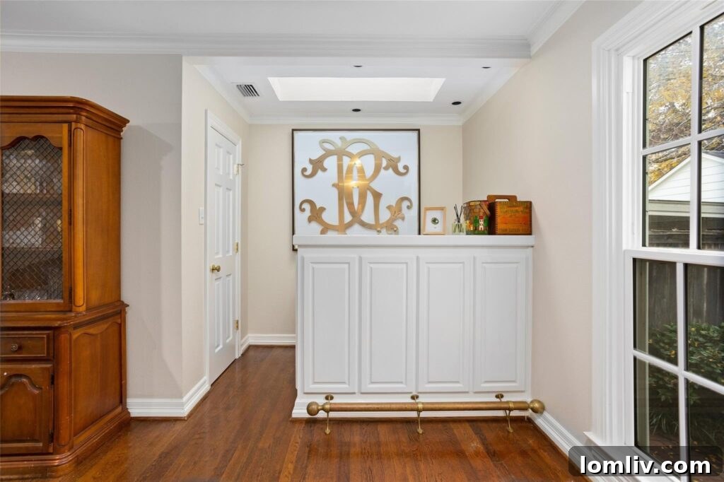 Inviting Wet Bar in 3425 Dorothy Lane