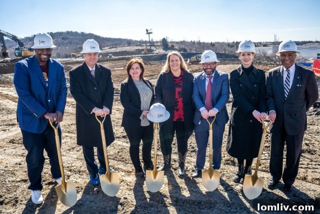 Group of people, including Dallas Councilman Casey Thomas, at a groundbreaking ceremony for a new development