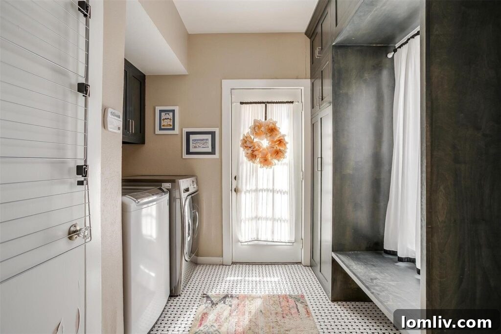 Cozy Bedroom in Historic Berkeley Place Home