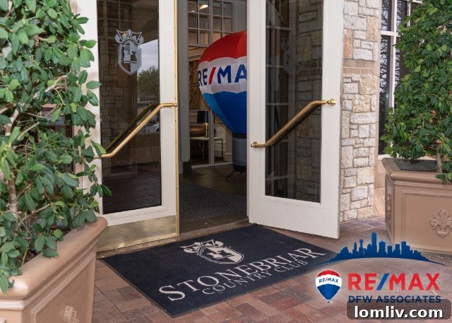 RE/MAX DFW Associates Awards Ceremony with the iconic RE/MAX balloon