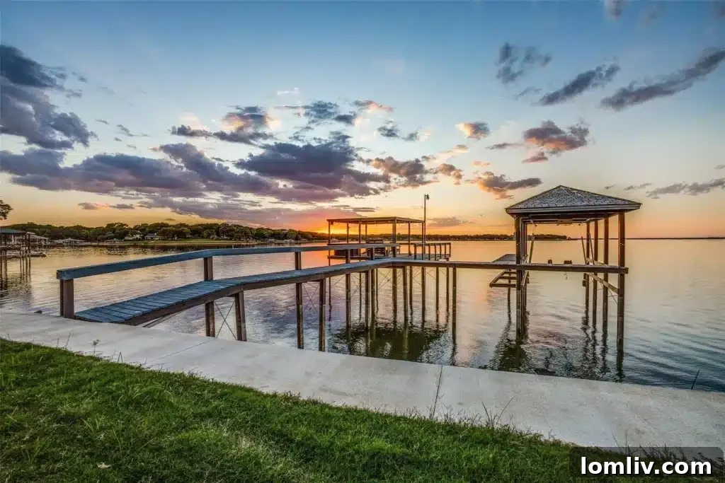 Boat dock with lift and covered patio on Richland Chambers Lake