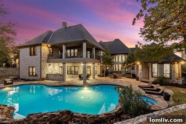 Elegant Courtyard and Landscaping of Southlake Estate
