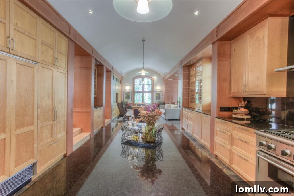 Mira Vista Manor - Elegant Hallway