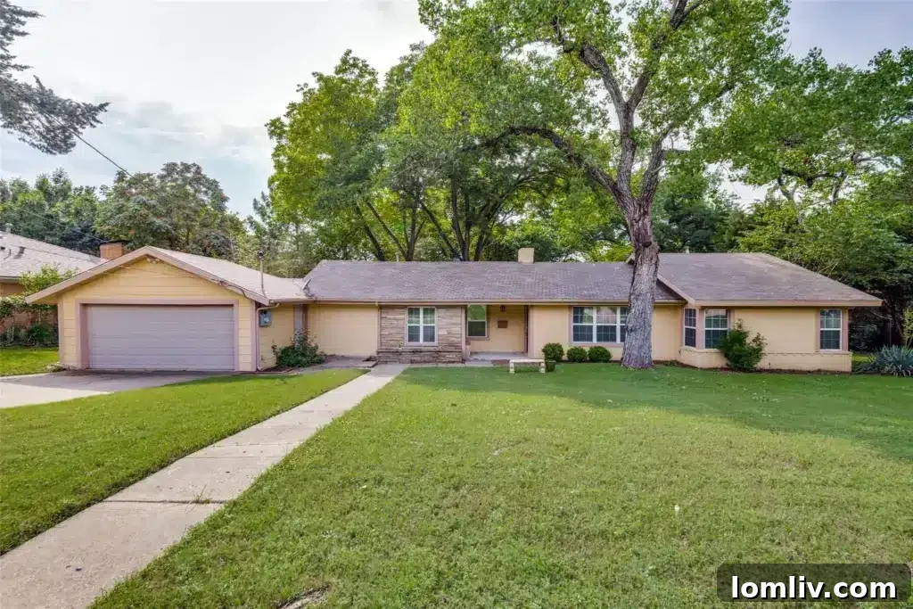 Exterior view of a 1949 Midcentury Ranch home in Elmwood, Dallas
