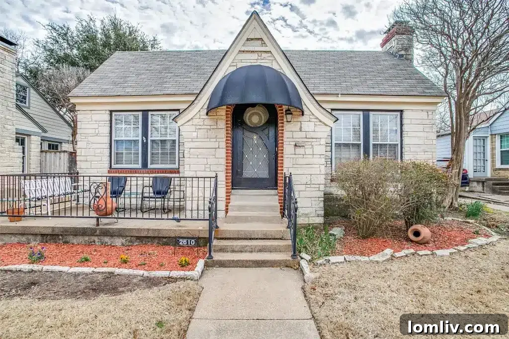 Historic Kessler Plaza home with attractive landscaping and easy access to Dallas's vibrant Bishop Arts District, offering both charm and convenience.