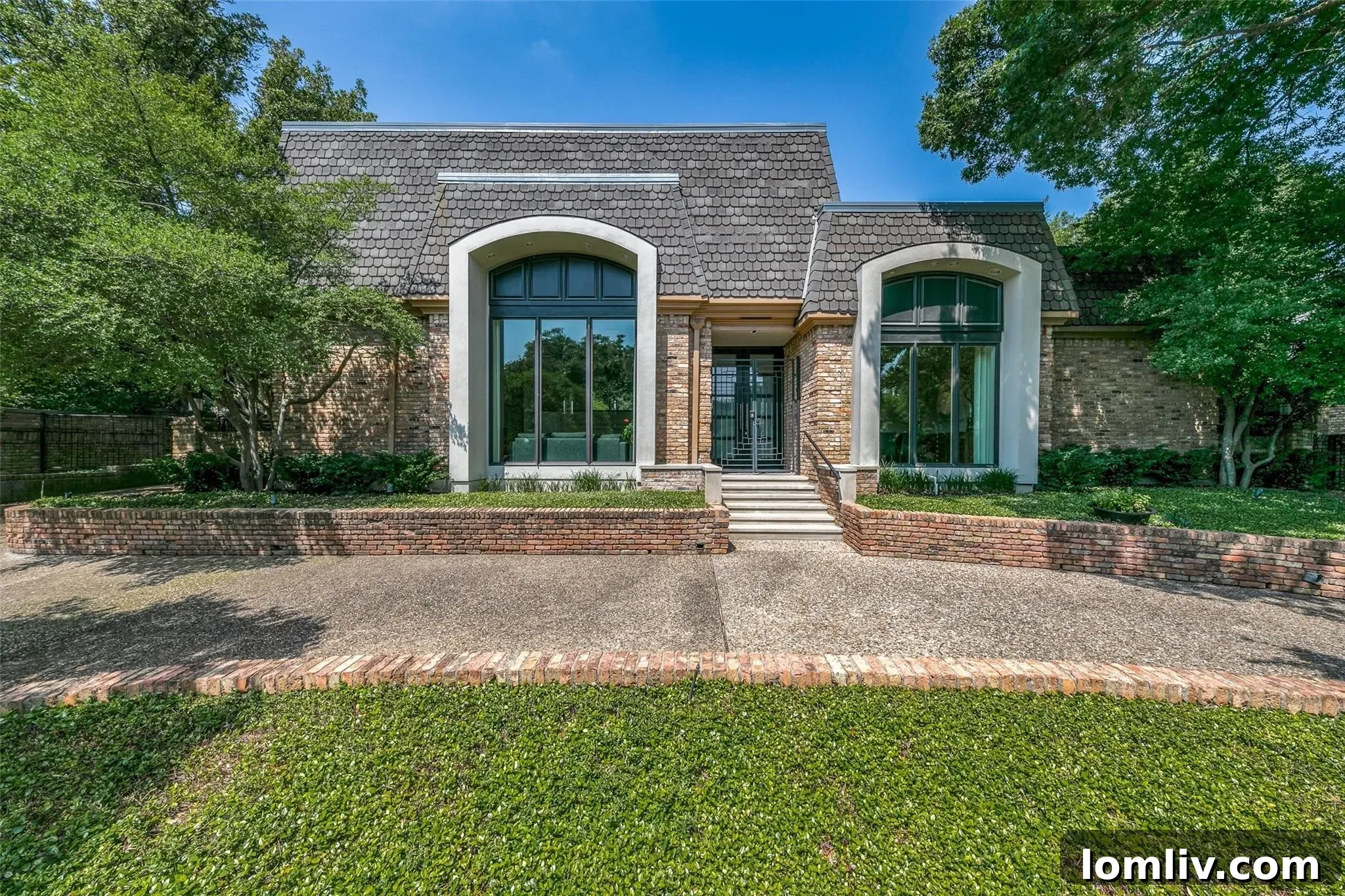The prestigious Rue Du Lac address in Dallas, hinting at exclusive lakeside living