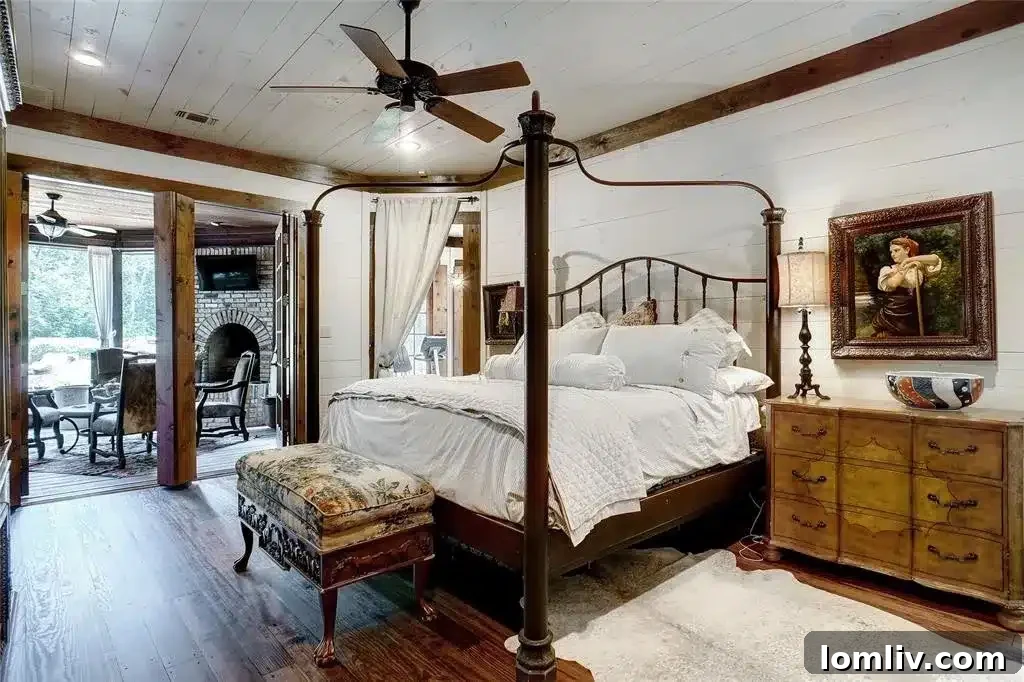 Cozy breakfast nook adjacent to the living area