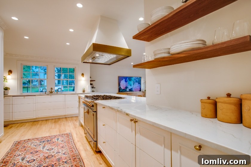 Luxurious Modern Kitchen with La Cornue Range