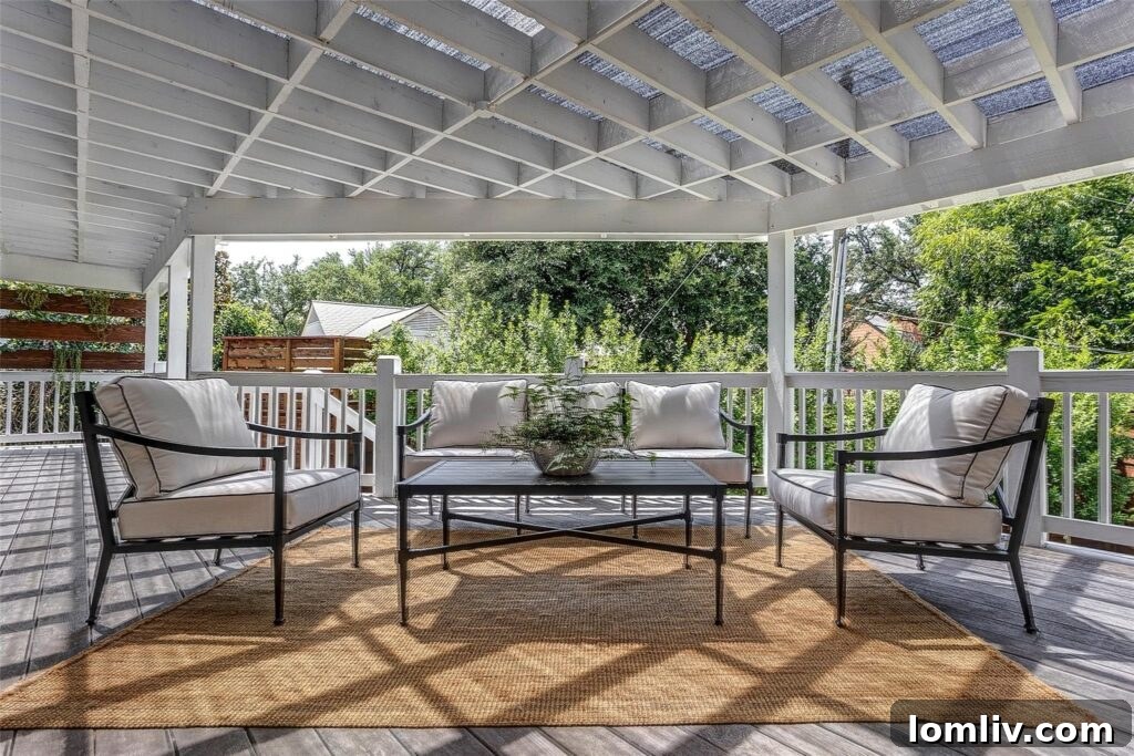 Rare Midcentury Gem in Rivercrest First Time Offered 13 High-end bathroom finishes in a renovated Midcentury Rivercrest home
