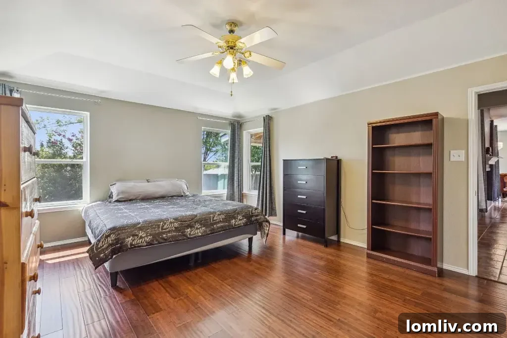 Spacious secondary bedroom located upstairs, ideal for children or guests, with ample natural light.