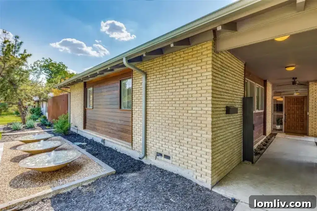 Rare East Dallas Ju-Nel Gem Hits The Market Open This Weekend 2 Striking exterior of a Ju-Nel Mid-Century Modern home in Eastwood Estates, East Dallas.