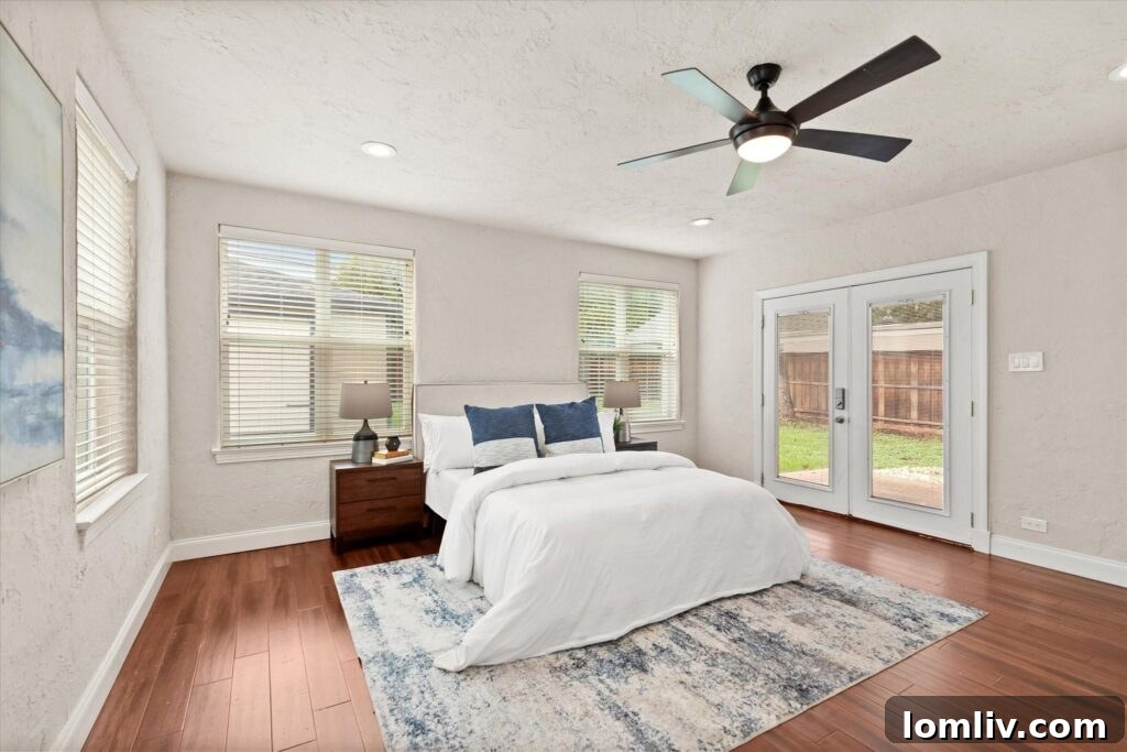 Oak Cliff Cottage - Spacious Dining Area