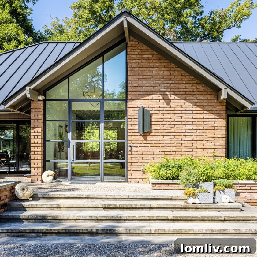 Oak Cliff Heritage Home Tour 2023: Architectural Treasures Along Rainbow Drive 4 The interiors and exteriors of the Rainbow Drive home feature clean, uncluttered lines, reflecting its mid-century modern design principles.