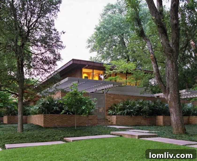 Exterior of the Hexter House, a demolished E.G. Hamilton masterpiece
