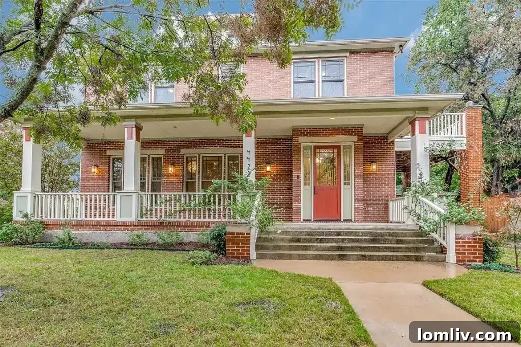 Architectural blend of classic and modern Prairie Style home in Old East Dallas