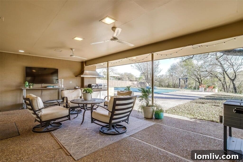 Unearth Overton Park's Asian-Inspired Midcentury Modern Time Capsule 13 Overton Park Time Capsule | Mid-Century Modern Closet