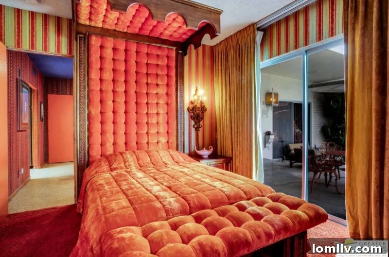 Kadifeler İçinde Bir Rüya: Palm Springs MCM, İdeal Doğum Günü Hediyesi 12 Stylish Midcentury Modern bedroom with unique carpeting