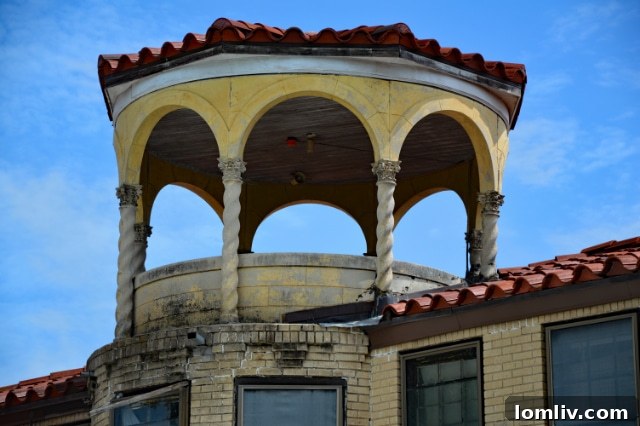 Historic Buckner House in East Dallas before demolition