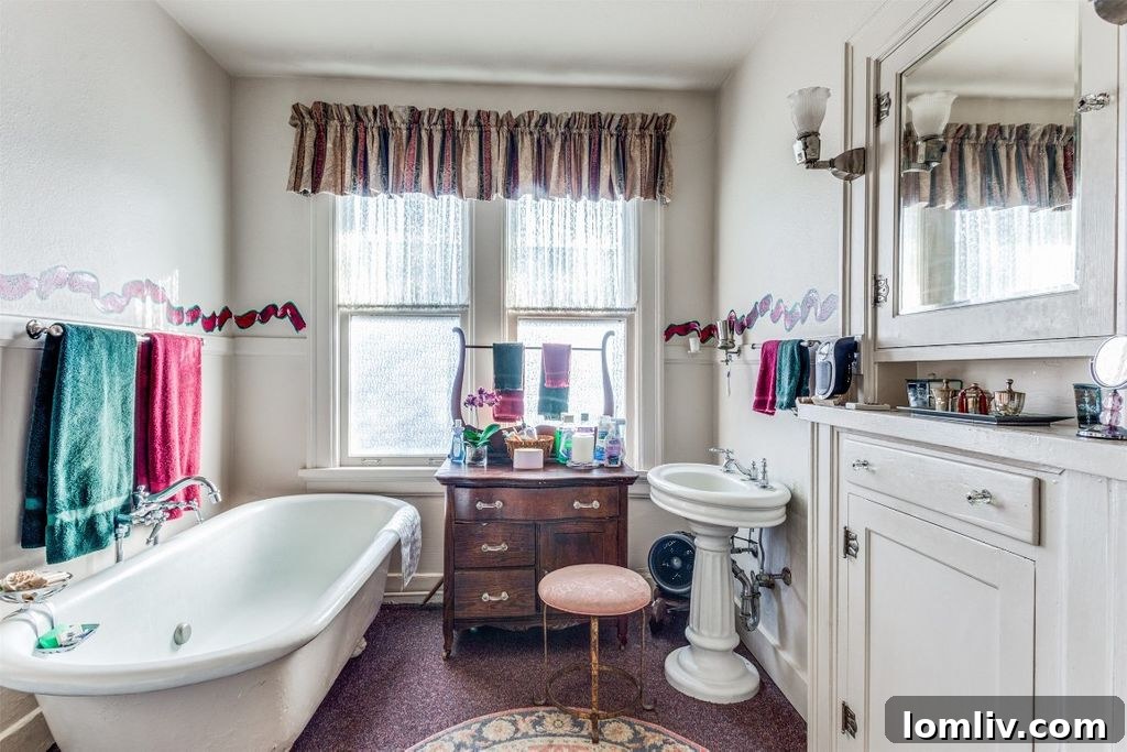 Elizabeth Boulevard's Rescued Haven: A Preservationist's Private Retreat 12 Upstairs bedroom