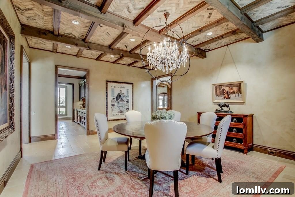 Glenn Beck'in Devasa Vaquero Malikanesi Aniden Satışa Çıktı: İçini Gezin 6 Cozy sitting area with fireplace and scenic outdoor views