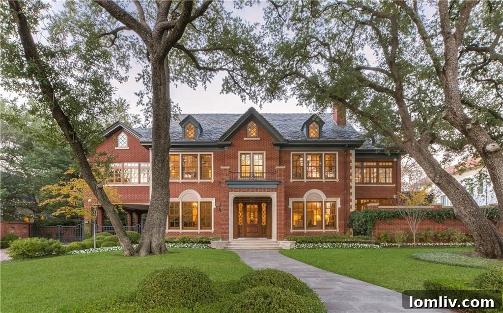 Stunning Historical Colonial Mansion in Highland Park