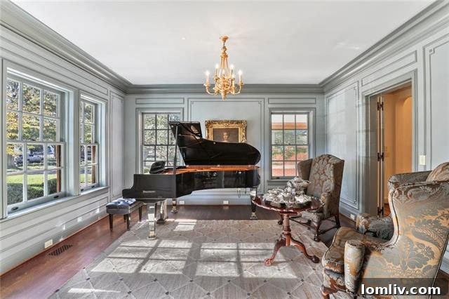 historical Colonial mansion living room