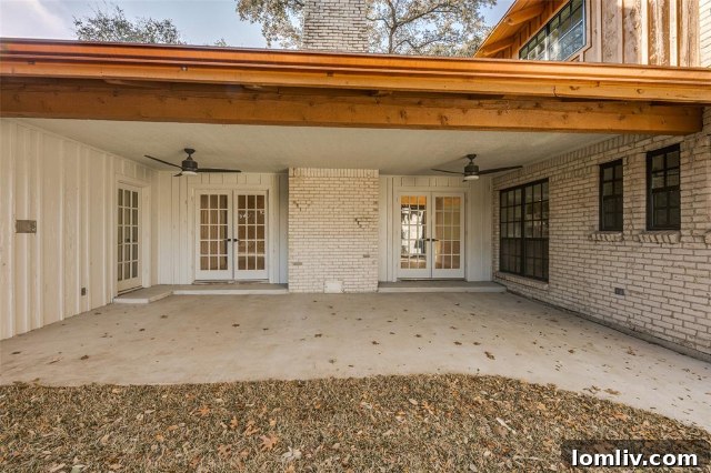 Patio area in the backyard, perfect for al fresco dining