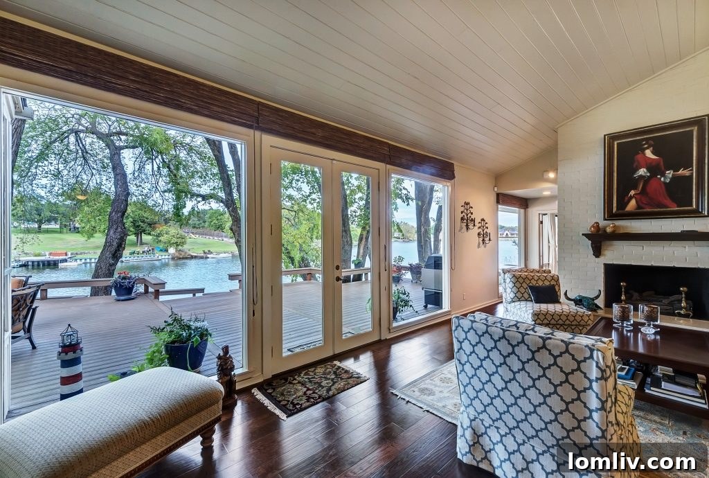 Living area of 4105 Rowan