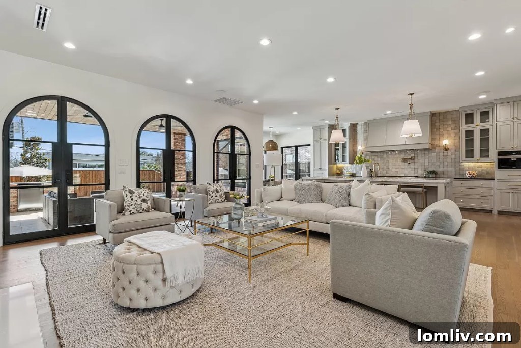 Lakewood'da Ustalığın Doruk Noktası: Gramercy Custom Homes 3 Grand entrance of a luxury Lakewood home