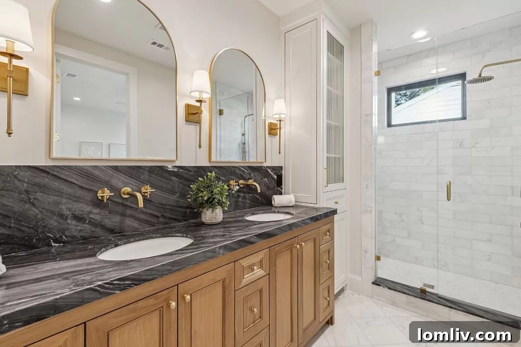 Lakewood'da Ustalığın Doruk Noktası: Gramercy Custom Homes 7 Luxurious primary bedroom with ample space