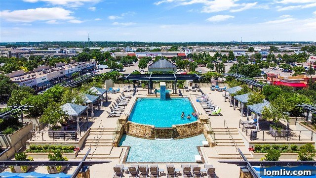 Montgomery Plaza Condos: Unbeatable Location, Unwavering Demand 4 Fort Worth's West 7th District revitalization, a successful urban renewal project initiated after the 2000 tornado.