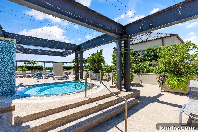 Montgomery Plaza Condos: Unbeatable Location, Unwavering Demand 9 Rooftop hot tub at Montgomery Plaza, awaiting cooler Fort Worth weather for ultimate relaxation.