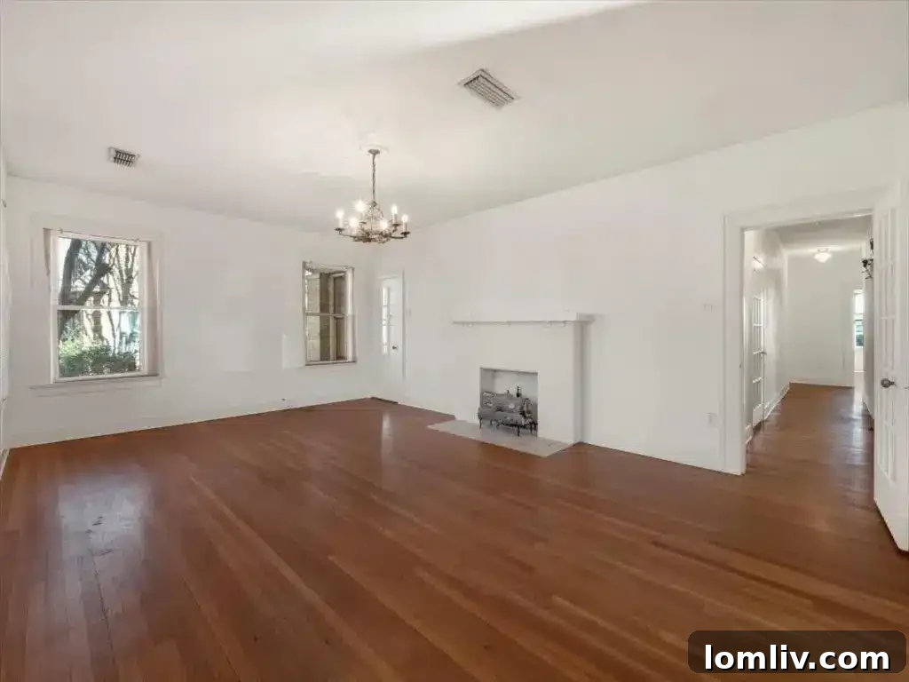This Junius Heights Prairie-Style Home's Original Details Are A Vintage Lover's Dream 3 Inviting front porch of the historic 1925 Prairie-style home in Dallas's Junius Heights district.