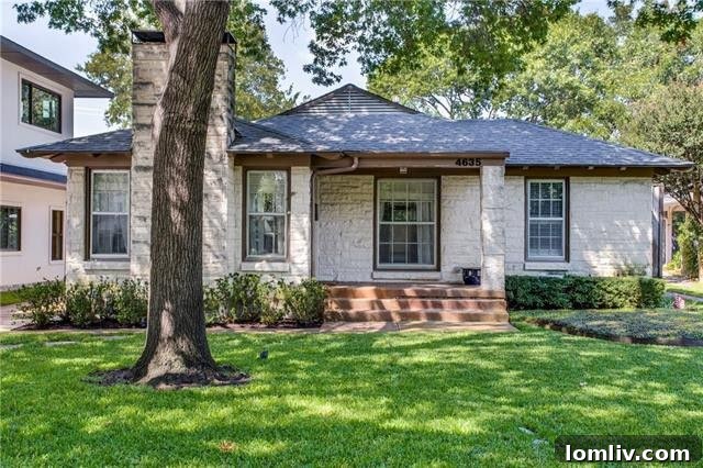 Bluffview Wonders: Save The Date 3 Exterior view of a charming 1950s Colonial Revival home in Briarwood