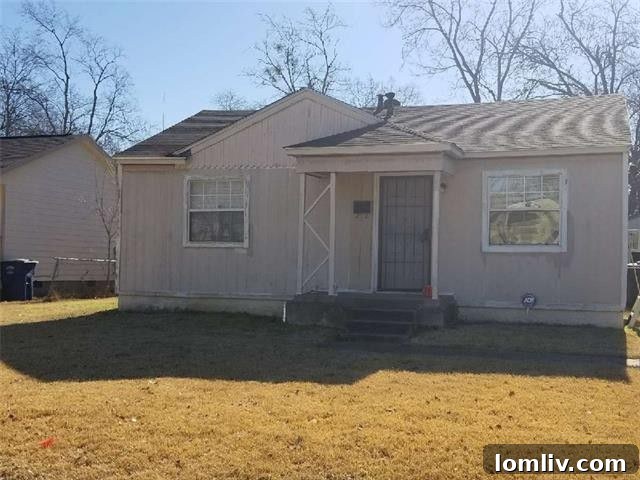 2746 Locust Ave., Dallas - Interior showing new flooring and paint
