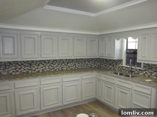 2553 Kathleen Ave., Dallas - Updated interior with fresh paint and carpet