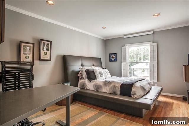 Spacious second bedroom with its own en-suite private bathroom