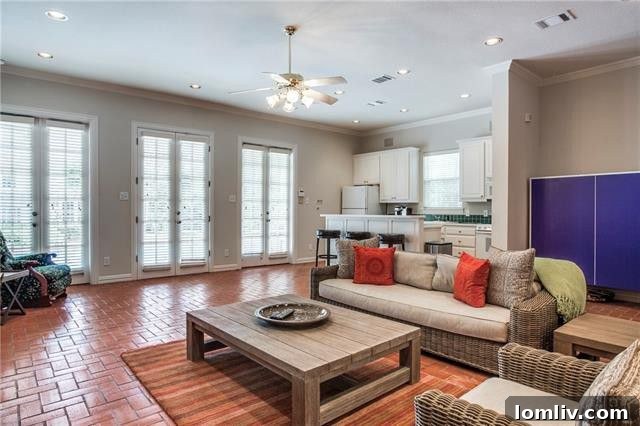 Spacious 1,000-square-foot guest house, perfect for entertaining and private stays